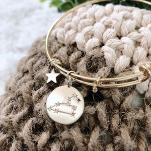 Leo Sign Gold Bangle Bracelet